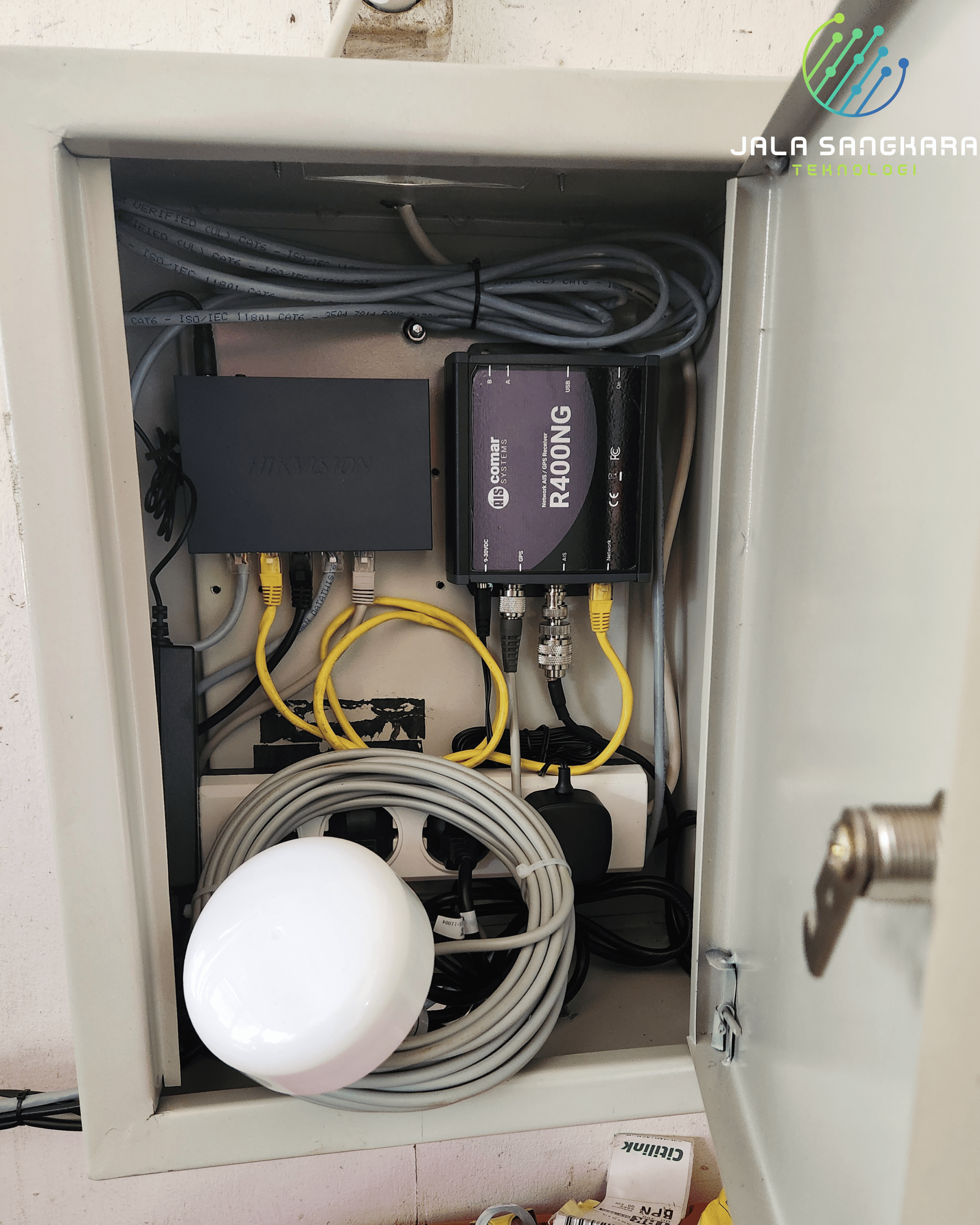 Perangkat AIS Receiver